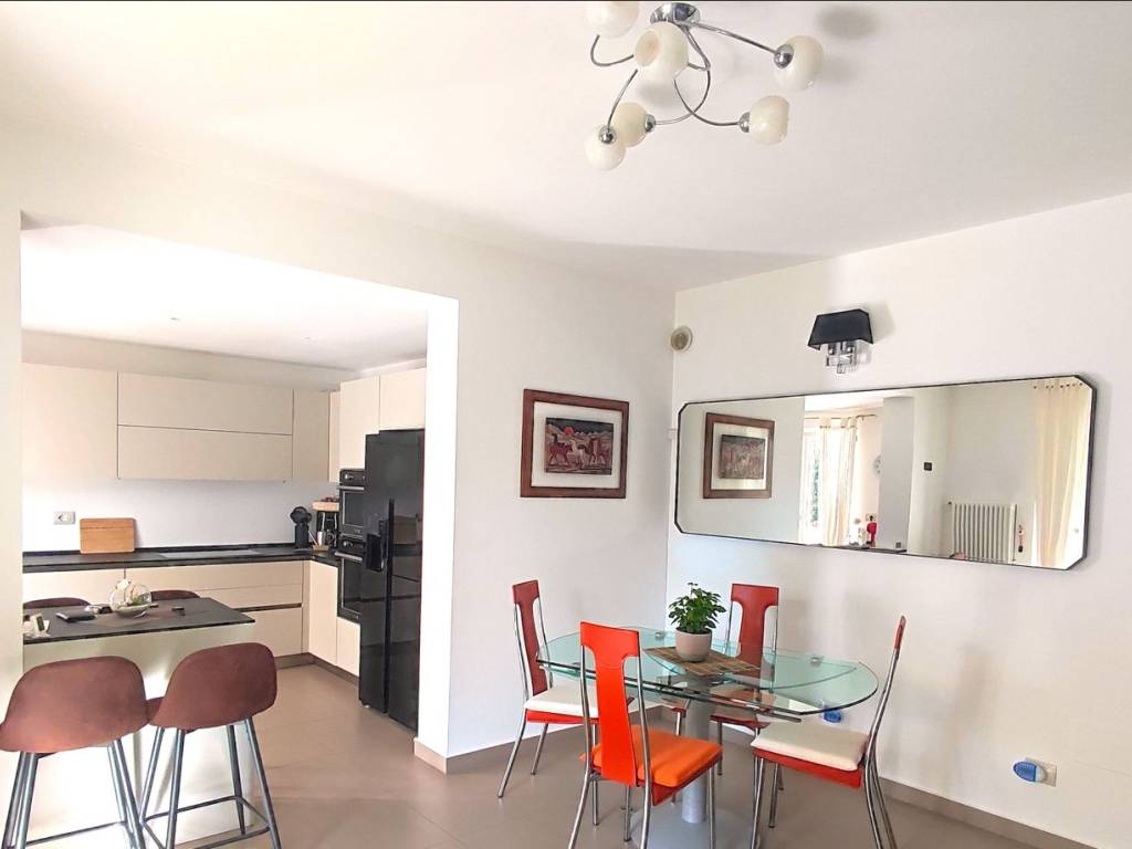 casa indipendente in vendita a Montignoso in zona Renella