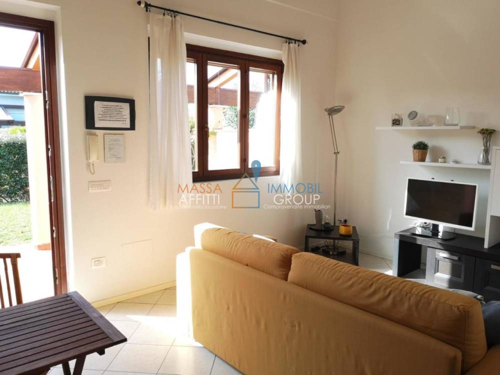 casa indipendente in vendita a Montignoso in zona Cinquale