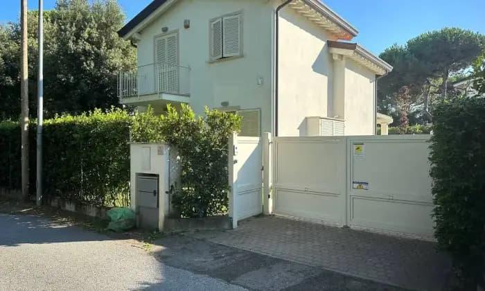casa indipendente in vendita a Montignoso