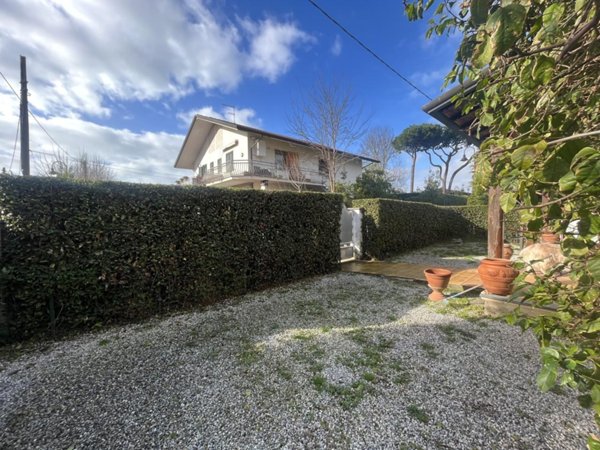 casa indipendente in vendita a Montignoso in zona Cinquale