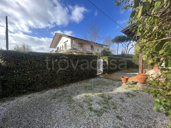 casa indipendente in vendita a Montignoso in zona Cinquale