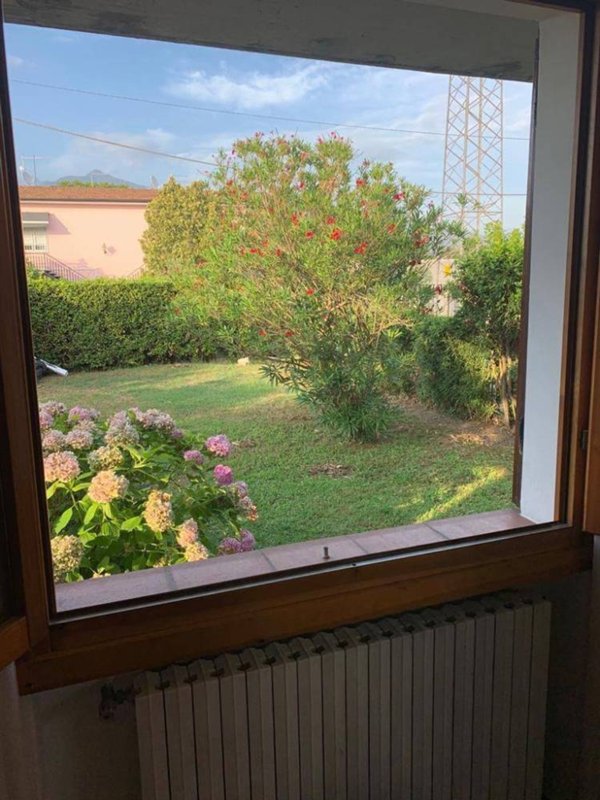 casa indipendente in vendita a Montignoso in zona Cinquale