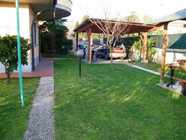 casa indipendente in vendita a Montignoso in zona Cervaiolo