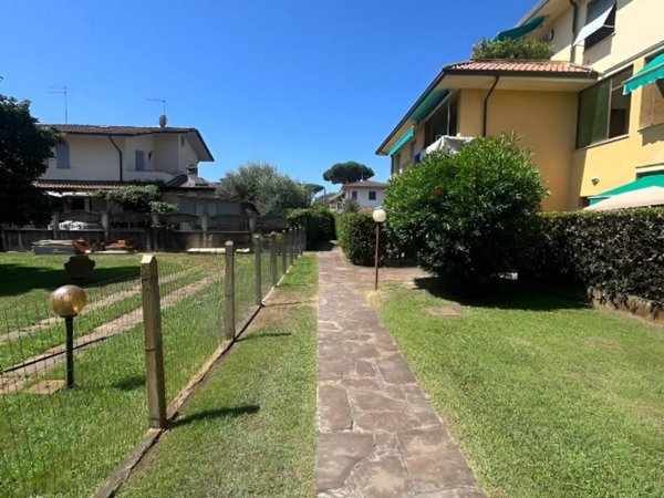 appartamento in vendita a Montignoso in zona Cinquale