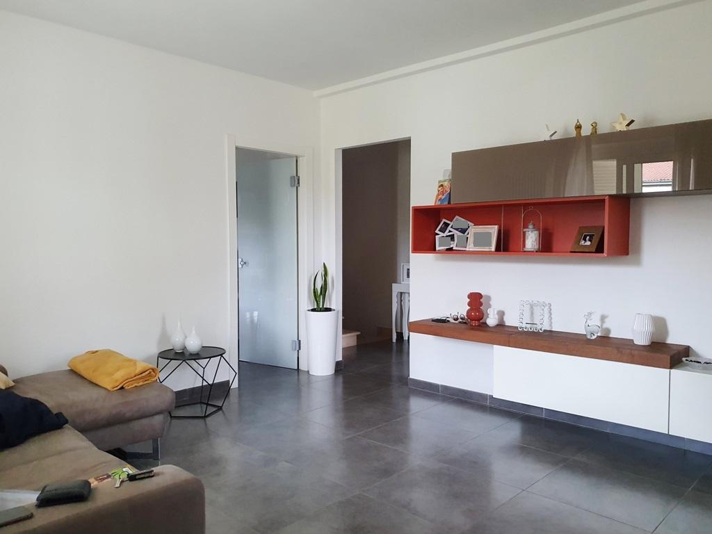 casa indipendente in vendita a Montignoso in zona Renella