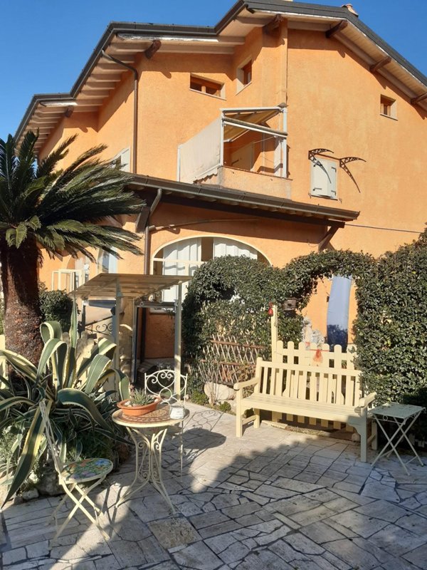 casa indipendente in vendita a Montignoso
