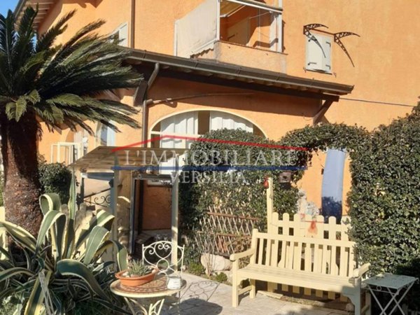 casa indipendente in vendita a Montignoso in zona Cervaiolo