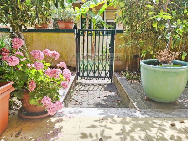 casa indipendente in vendita a Montignoso in zona Cinquale