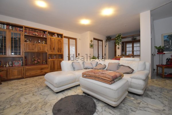 casa indipendente in vendita a Montignoso