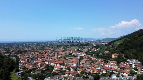 casa indipendente in vendita a Montignoso