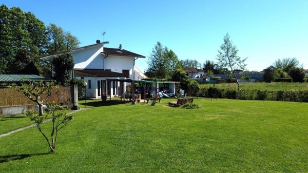casa indipendente in vendita a Montignoso
