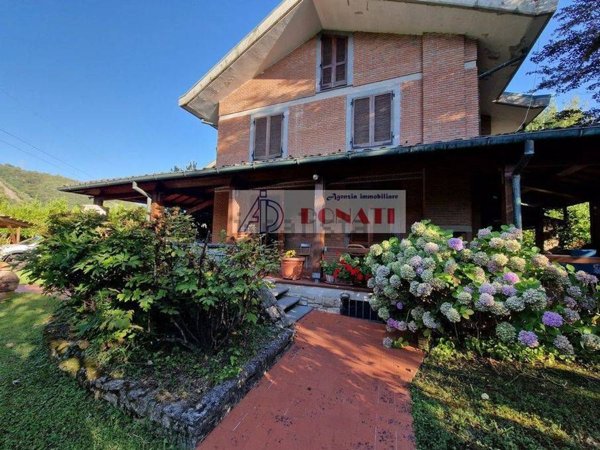casa indipendente in vendita a Montignoso in zona Renella