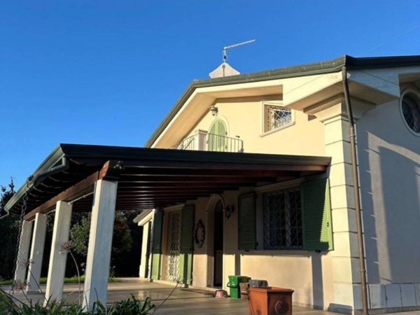 casa indipendente in vendita a Montignoso