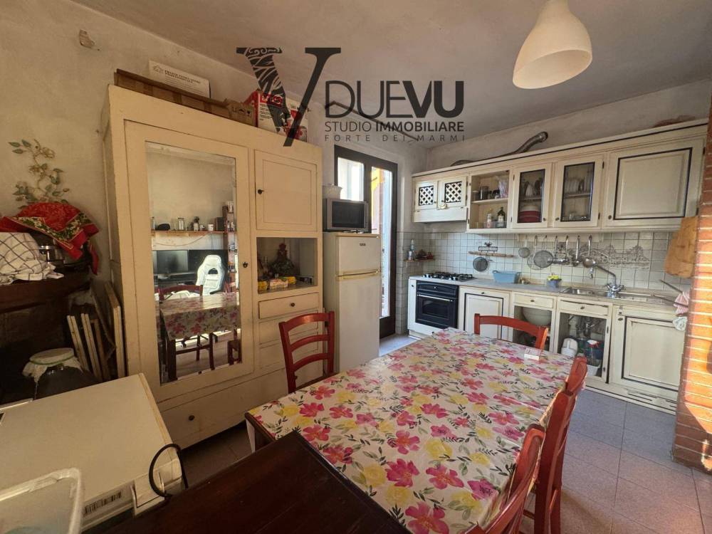 casa indipendente in vendita a Montignoso