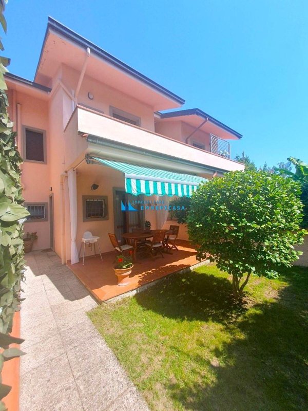 casa indipendente in vendita a Montignoso in zona Cinquale
