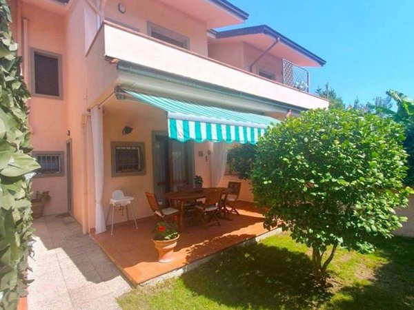 casa indipendente in vendita a Montignoso in zona Cinquale