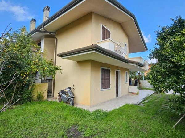 casa indipendente in vendita a Montignoso in zona Cinquale