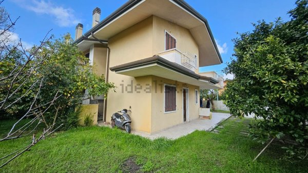 casa indipendente in vendita a Montignoso in zona Cinquale