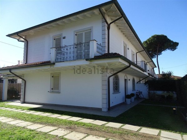 casa indipendente in vendita a Montignoso in zona Cinquale