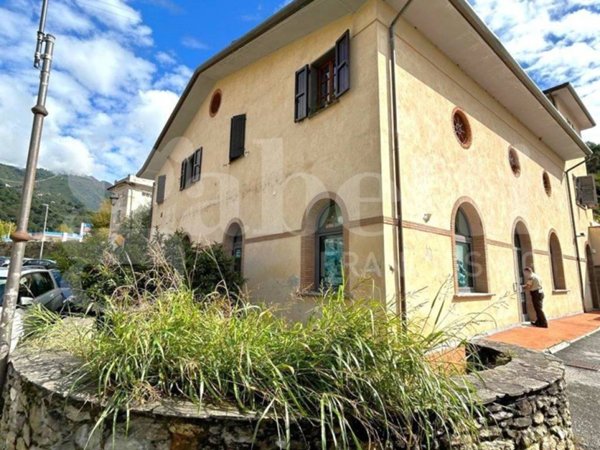 intera palazzina in vendita a Montignoso in zona Capanne