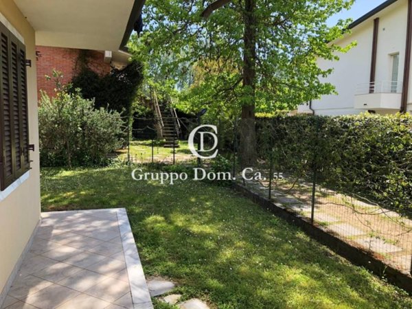 casa indipendente in vendita a Montignoso in zona Cinquale