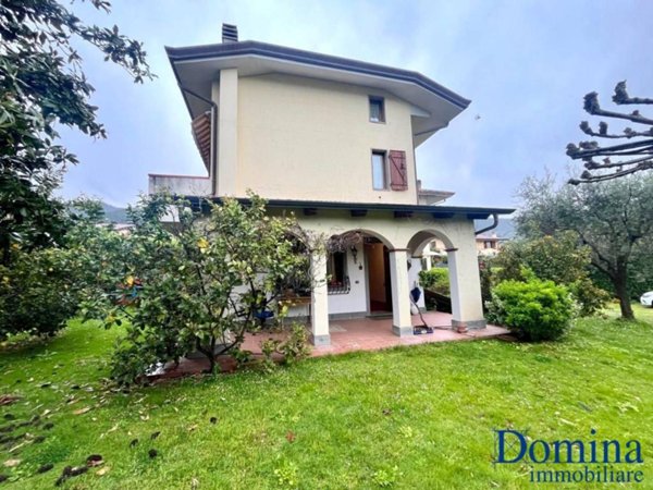 casa indipendente in vendita a Montignoso in zona Cervaiolo