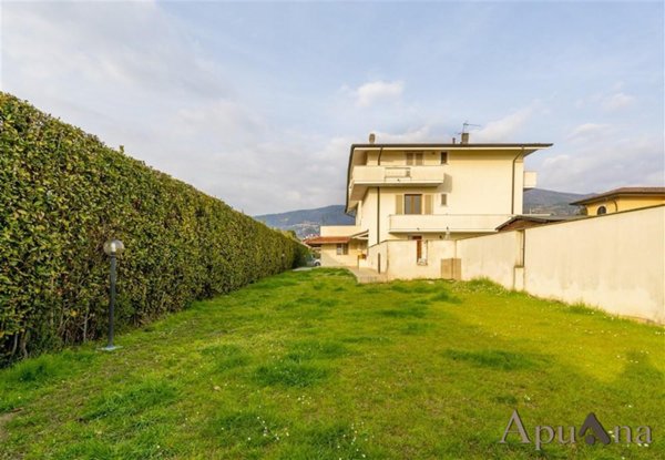 casa indipendente in vendita a Montignoso in zona Cervaiolo