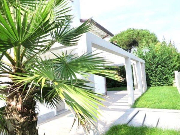 casa indipendente in vendita a Montignoso
