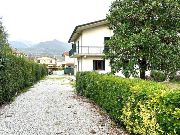 casa indipendente in vendita a Montignoso in zona Cinquale