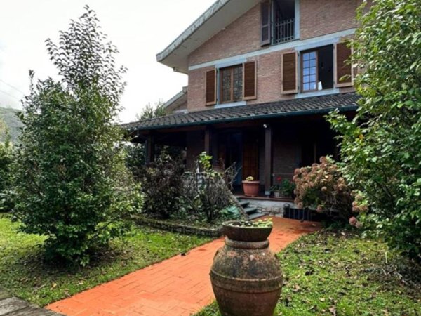 casa indipendente in vendita a Montignoso