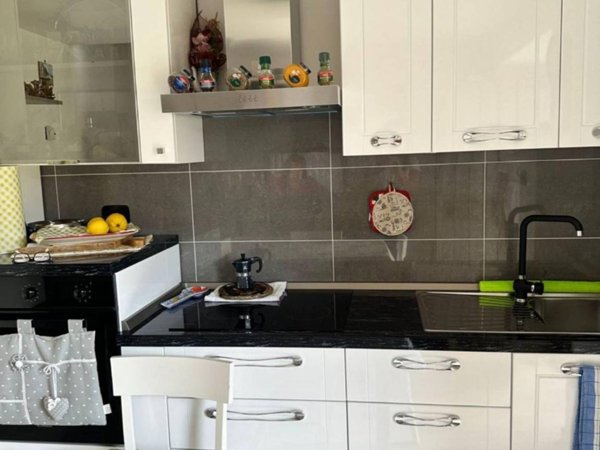 casa indipendente in vendita a Montignoso