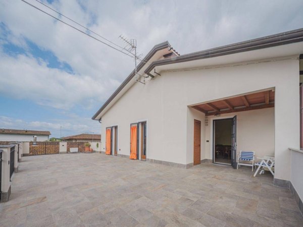 casa indipendente in vendita a Montignoso