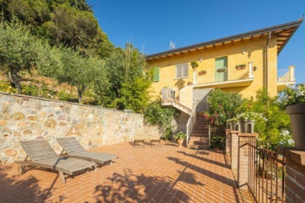 casa indipendente in vendita a Montignoso