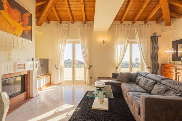 casa indipendente in vendita a Montignoso
