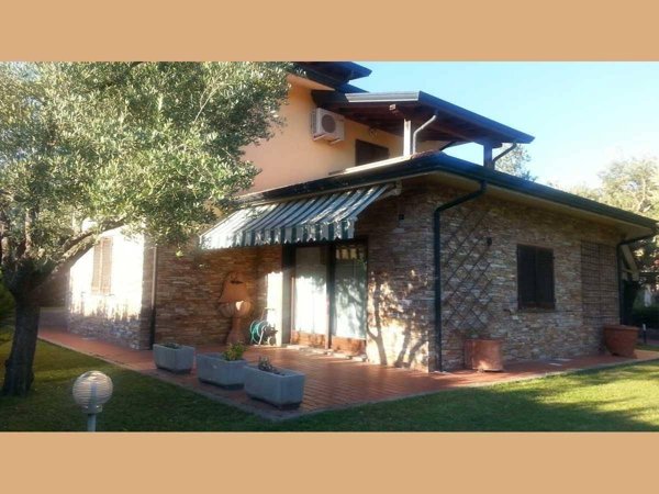 casa indipendente in vendita a Montignoso in zona Cinquale