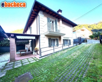 casa indipendente in vendita a Montignoso in zona Capanne