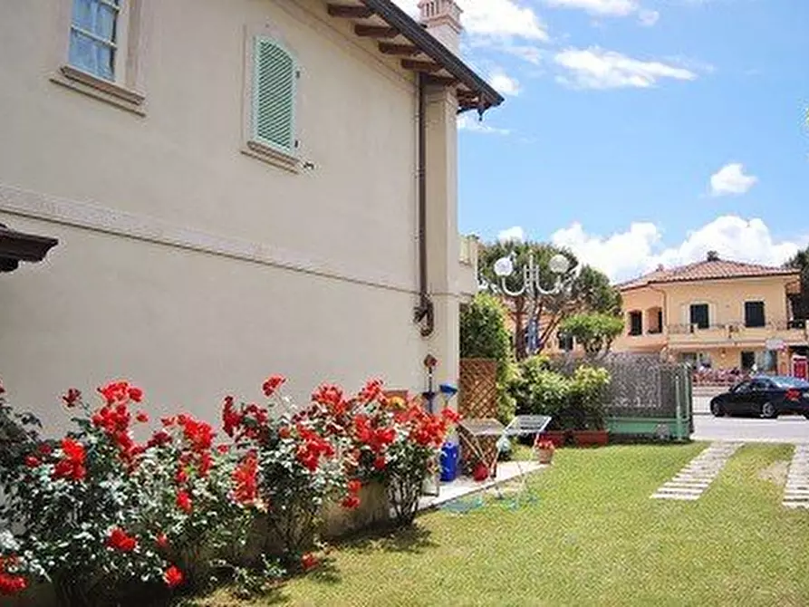 casa indipendente in vendita a Montignoso in zona Cinquale