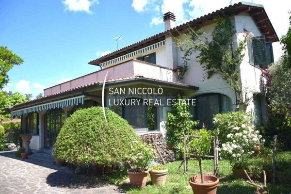 casa indipendente in vendita a Montignoso in zona Cinquale