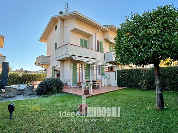 casa indipendente in vendita a Montignoso in zona Cinquale