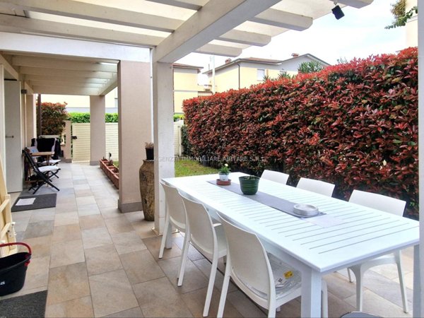 casa indipendente in vendita a Montignoso in zona Cinquale