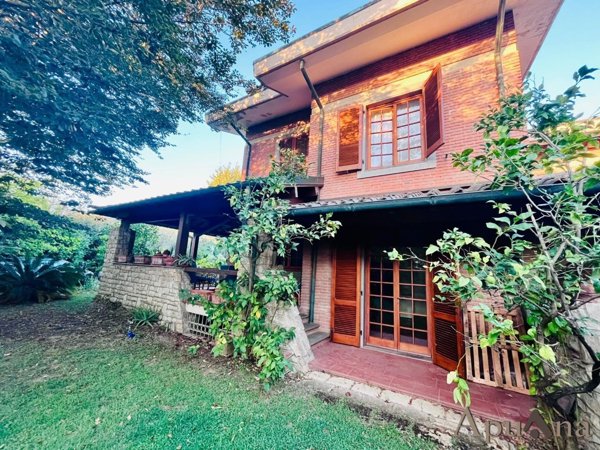 casa indipendente in vendita a Montignoso