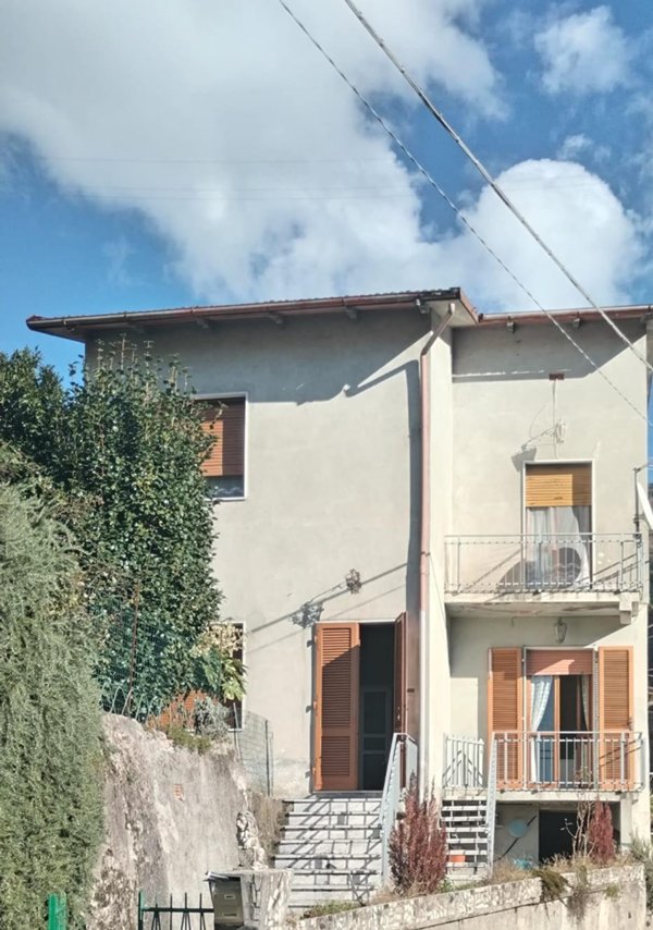 casa indipendente in vendita a Montignoso in zona Capanne