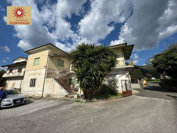 casa indipendente in vendita a Montignoso