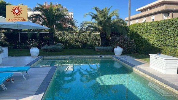 casa indipendente in vendita a Montignoso in zona Cinquale
