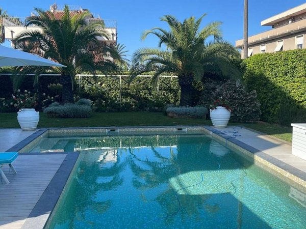 casa indipendente in vendita a Montignoso in zona Cinquale