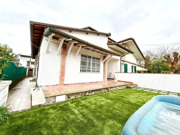 casa indipendente in vendita a Montignoso in zona Cinquale
