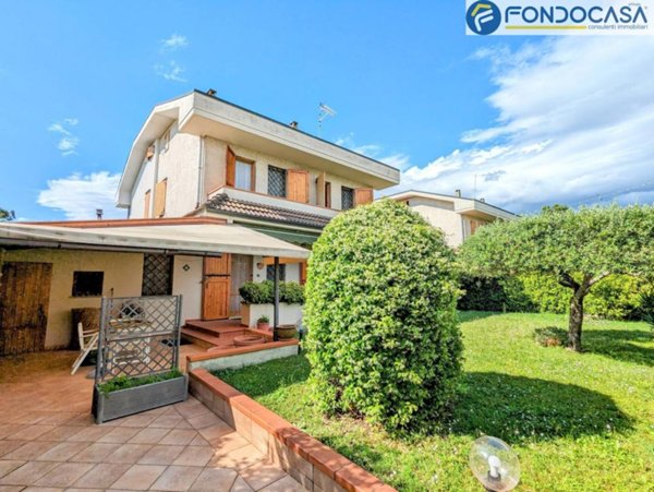 casa indipendente in vendita a Montignoso in zona Cinquale