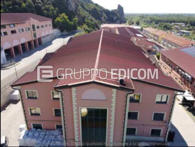 negozio in vendita a Montignoso