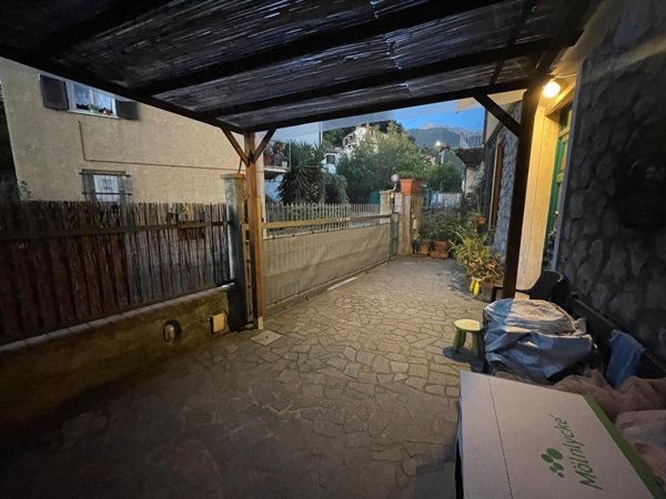casa indipendente in vendita a Montignoso