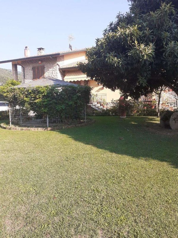 casa indipendente in vendita a Montignoso in zona Renella